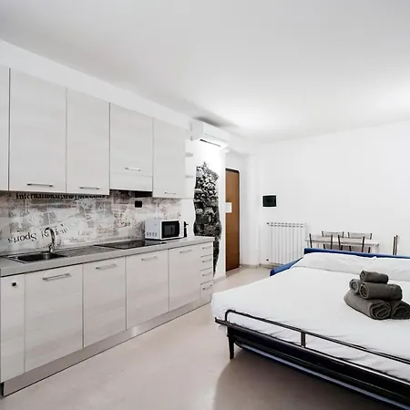 Blue Loft - The House Of Travelers Apartment Como